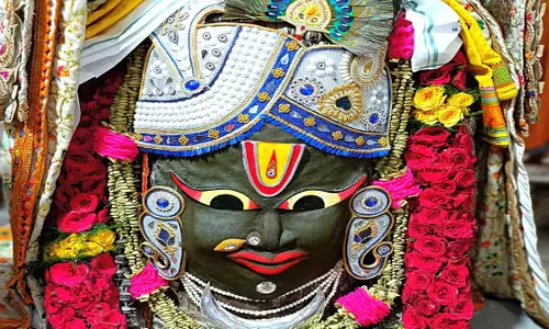 Ujjain: भस्मारती में कृष्ण स्वरूप में सजे महाकाल Ujjain: भस्मारती में कृष्ण स्वरूप में सजे महाकाल