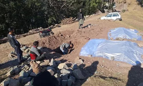 Rajouri में हुई मौतों की जांच के लिए केंद्र ने अंतर-मंत्रालयी टीम गठित की Rajouri में हुई मौतों की जांच के लिए केंद्र ने अंतर-मंत्रालयी टीम गठित की