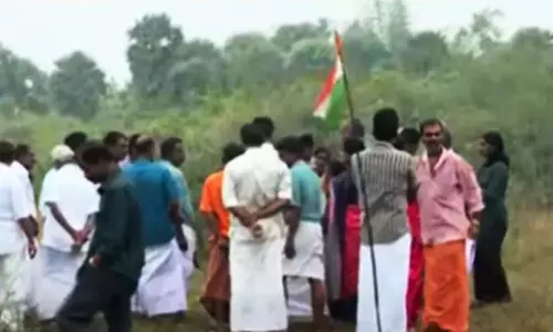 शराब की भठ्ठी इकाई के खिलाफ कांग्रेस ने खोला धरना: परियोजना क्षेत्र में ध्वजांकित शराब की भठ्ठी इकाई के खिलाफ कांग्रेस ने खोला धरना: परियोजना क्षेत्र में ध्वजांकित