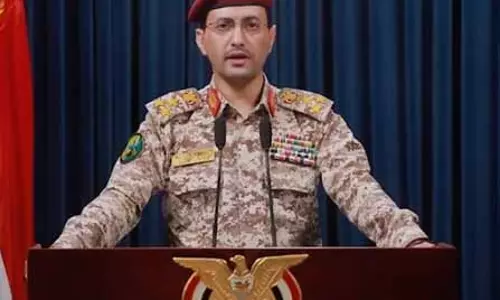 Yemen ने अमेरिकी विमानवाहक पोत और युद्धपोतों पर हमला किया