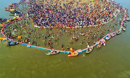 महाकुंभ के सातवें दिन सुबह 8 बजे तक 17 लाख से अधिक श्रद्धालुओं ने Sangam में लगाई डुबकी
