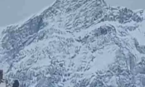 जम्मू-कश्मीर में शीतलहर जारी, Doda में बर्फबारी