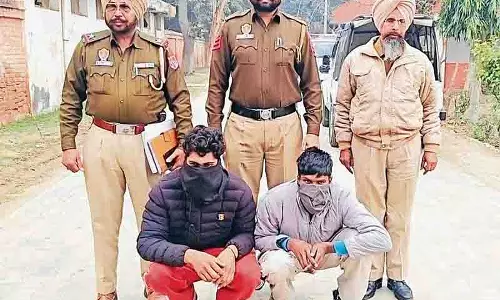 Faridkot police ने महिला और बेटे को ‘अवैध’ तरीके से हिरासत में रखने के आरोप को खारिज किया Faridkot police ने महिला और बेटे को ‘अवैध’ तरीके से हिरासत में रखने के आरोप को खारिज किया