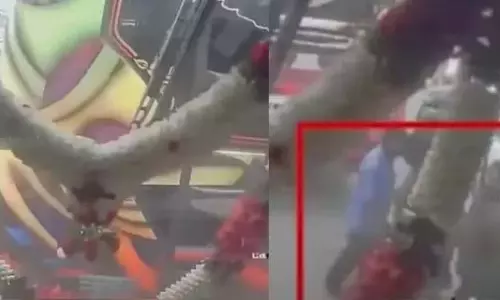 कोयंबटूर-पोलाची में हिलती निजी बसें.. चौंकाने वाला CCTV फुटेज कोयंबटूर-पोलाची में हिलती निजी बसें.. चौंकाने वाला CCTV फुटेज