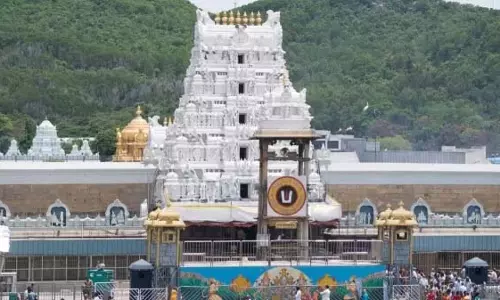 मांसाहारी खाना खाने वाले गुम्मिडिपूंडी भक्त: तिरुपति मंदिर के पास हंगामा किया