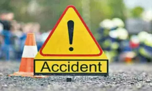 Hyderabad: हैदराबाद में सड़क दुर्घटना में 2 की मौत Hyderabad: हैदराबाद में सड़क दुर्घटना में 2 की मौत