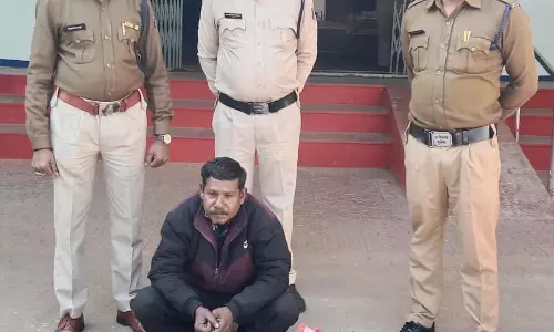 कुरूद में गांजा बेचने वाला ग्रामीण गिरफ्तार