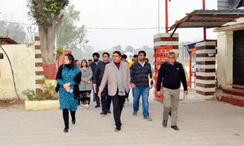 Jammu: पर्यटन निदेशक ने विकास कार्यों की समीक्षा की, यात्री निवास का दौरा किया