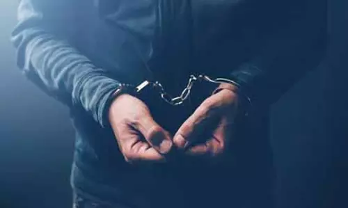 Delhi: गर्लफ्रेंड की हत्या कर आत्महत्या का रूप देना चाहा, पकड़ा गया Delhi: गर्लफ्रेंड की हत्या कर आत्महत्या का रूप देना चाहा, पकड़ा गया