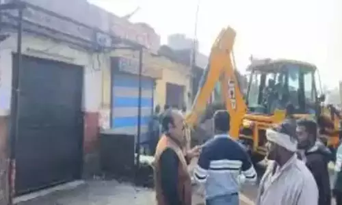 Pratapgarh चला जेसीबी का पंजा, कई जगहों पर अतिक्रमण किए ध्वस्त Pratapgarh चला जेसीबी का पंजा, कई जगहों पर अतिक्रमण किए ध्वस्त