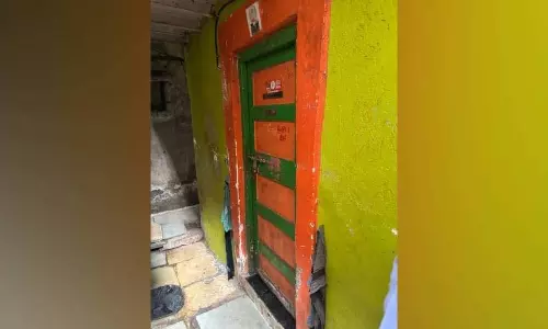 Attack on Saif: आरोपी के घर पर अब ताला लगा दिया गया Attack on Saif: आरोपी के घर पर अब ताला लगा दिया गया