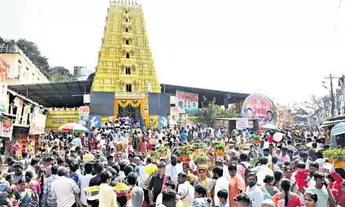 Sri Mallikarjuna स्वामी मंदिर की वार्षिक जात्रा कोमुरवेल्ली में शुरू हुई Sri Mallikarjuna स्वामी मंदिर की वार्षिक जात्रा कोमुरवेल्ली में शुरू हुई