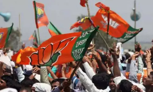Maharashtra: विदर्भ में पालकमंत्री के चयन में भाजपा का पलड़ा भारी Maharashtra: विदर्भ में पालकमंत्री के चयन में भाजपा का पलड़ा भारी
