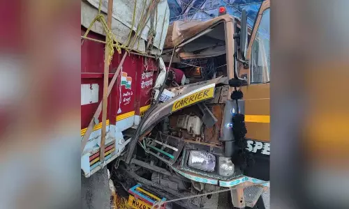 Buldhana: ट्रक और आयशर की आमने-सामने टक्कर, चालक की मौत Buldhana: ट्रक और आयशर की आमने-सामने टक्कर, चालक की मौत