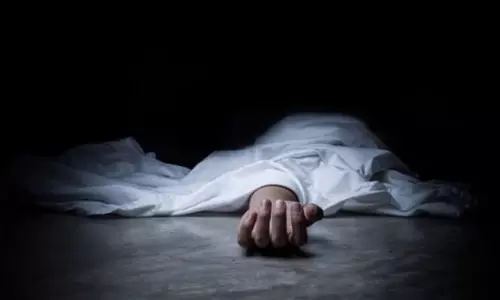 CRIME: कार के अंदर टैक्सी ड्राइवर मृत मिला, पुलिस को हत्या का संदेह, जांच जारी
