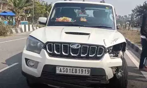 Assam : हादसे में बाइक सवार की मौत, दुर्घटना में शामिल कार विधायक की पत्नी की Assam : हादसे में बाइक सवार की मौत, दुर्घटना में शामिल कार विधायक की पत्नी की