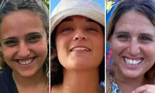 हमास ने रिहा किए तीन बंधक, IDF सैनिकों को सौंपा गया, VIDEO... हमास ने रिहा किए तीन बंधक, IDF सैनिकों को सौंपा गया, VIDEO...