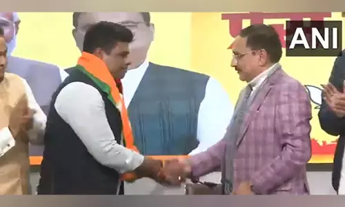 दिल्ली विधानसभा चुनाव से पहले आप के कई नेता BJP में शामिल दिल्ली विधानसभा चुनाव से पहले आप के कई नेता BJP में शामिल