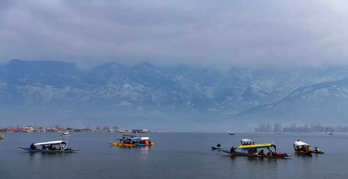 J&K: न्यूनतम तापमान बढ़ा, मौसम विभाग ने बारिश का अनुमान जताया