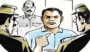 Varanasi: सनातन रक्षक दल के कार्यकर्ताओं को गोदौलिया चौराहे पर रोका गया Varanasi: सनातन रक्षक दल के कार्यकर्ताओं को गोदौलिया चौराहे पर रोका गया