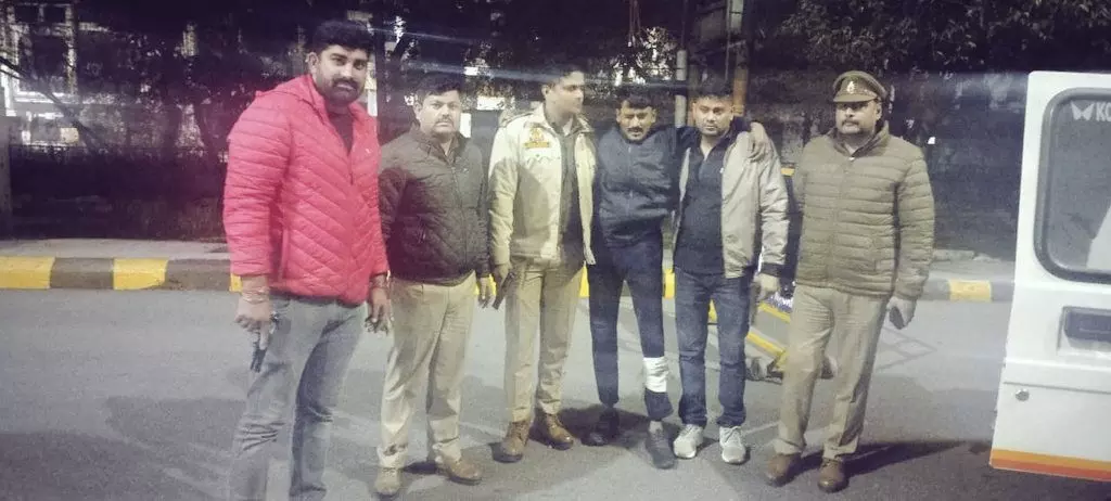 पुलिस और बदमाशों के गैंग के बीच मुठभेड़ में चार नेपाल के रहने वाले बदमाश गिरफ्तार