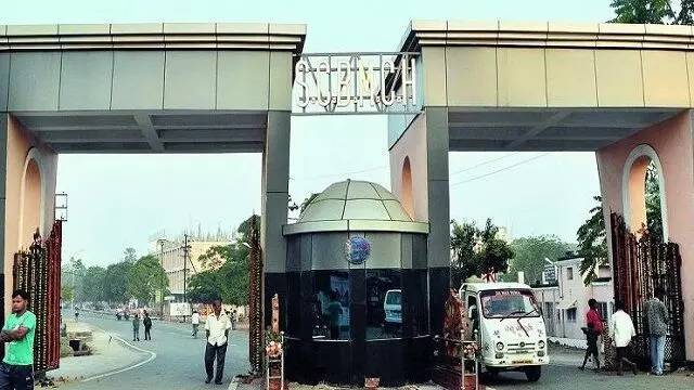 Cuttack के एससीबी मेडिकल में मरीज के रिश्तेदारों द्वारा डॉक्टर के साथ कथित तौर पर दुर्व्यवहार