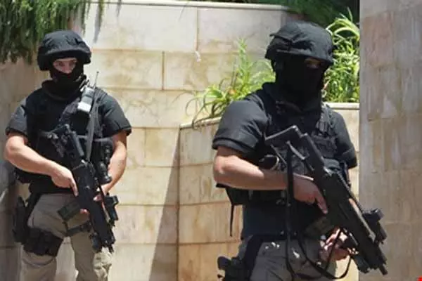 Lebanese सेना का सीरिया की सीमा पर आतंकवादियों के साथ संघर्ष Lebanese सेना का सीरिया की सीमा पर आतंकवादियों के साथ संघर्ष