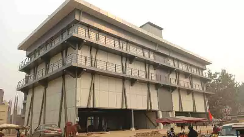 Fababad की पहली बहु-स्तरीय स्वचालित पार्किंग सुविधा बंद Fababad की पहली बहु-स्तरीय स्वचालित पार्किंग सुविधा बंद