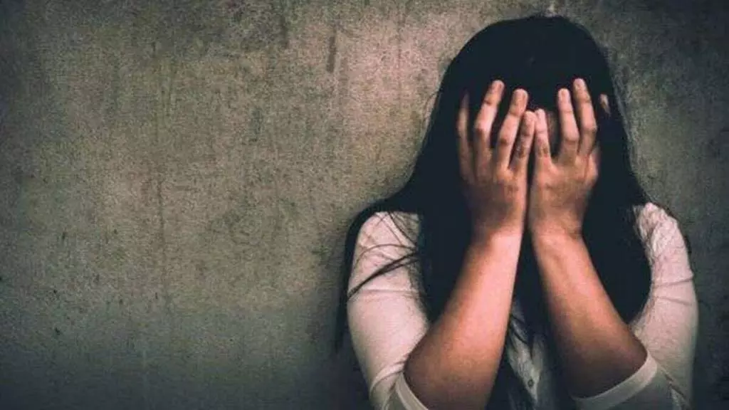 मानसिक रूप से बीमार महिला के साथ देखभाल कर्मी ने किया बलात्कार मानसिक रूप से बीमार महिला के साथ देखभाल कर्मी ने किया बलात्कार