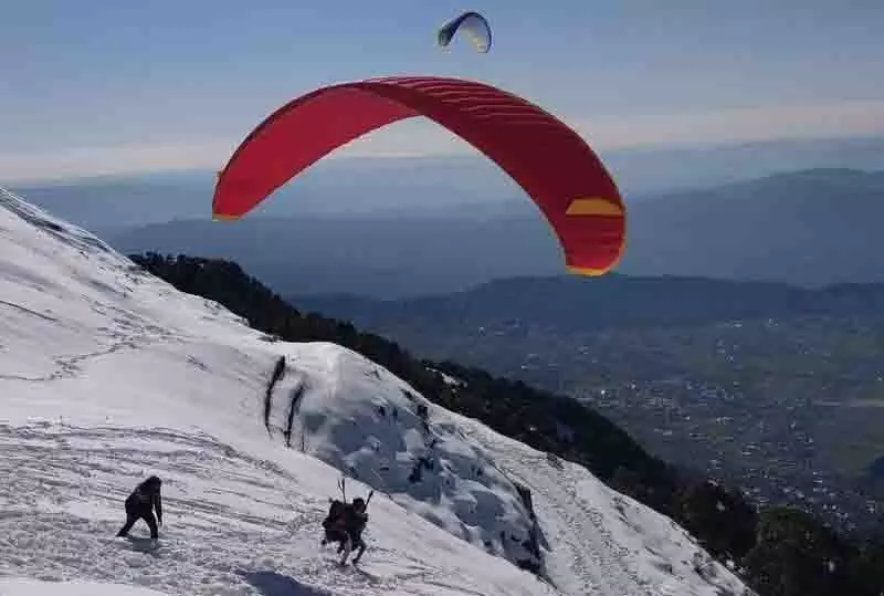 Paragliding दुर्घटनाओं में वृद्धि से सुरक्षा संबंधी चिंताएं उजागर हुईं