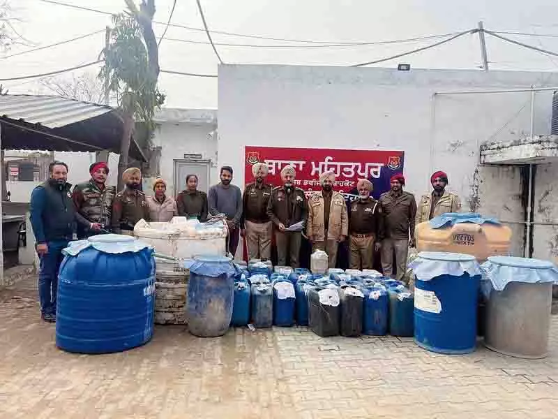 Mehatpur में 4,030 लीटर केमिकल युक्त शराब जब्त Mehatpur में 4,030 लीटर केमिकल युक्त शराब जब्त