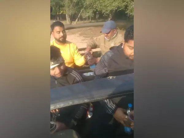 शराब पार्टी करने पर BTR प्रबंधन ने ड्राइवर और गाइड को कारण बताओ नोटिस जारी किया शराब पार्टी करने पर BTR प्रबंधन ने ड्राइवर और गाइड को कारण बताओ नोटिस जारी किया