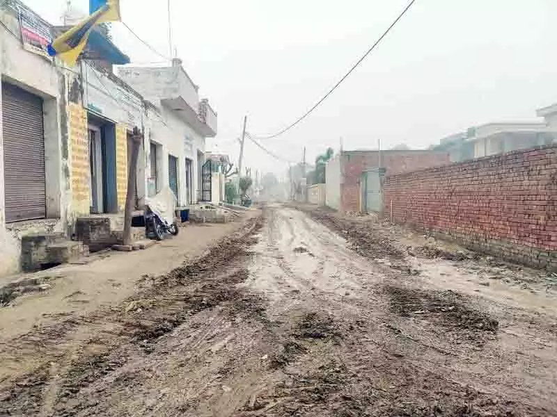 Khankot में सड़कों और गलियों की पुनः कालीन बिछाने की मांग