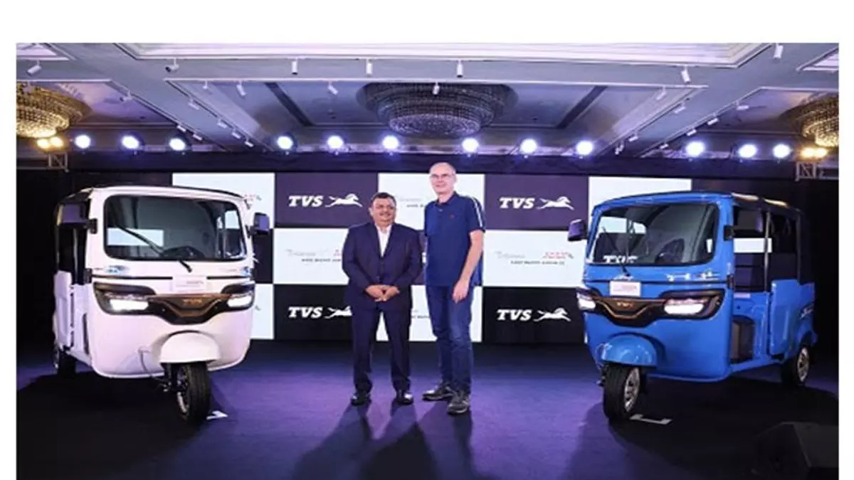 TVS मोटर कंपनी ने ब्लूटूथ कनेक्टेड इलेक्ट्रिक थ्री-व्हीलर - टीवीएस किंग ईवी मैक्स लॉन्च किया TVS मोटर कंपनी ने ब्लूटूथ कनेक्टेड इलेक्ट्रिक थ्री-व्हीलर - टीवीएस किंग ईवी मैक्स लॉन्च किया