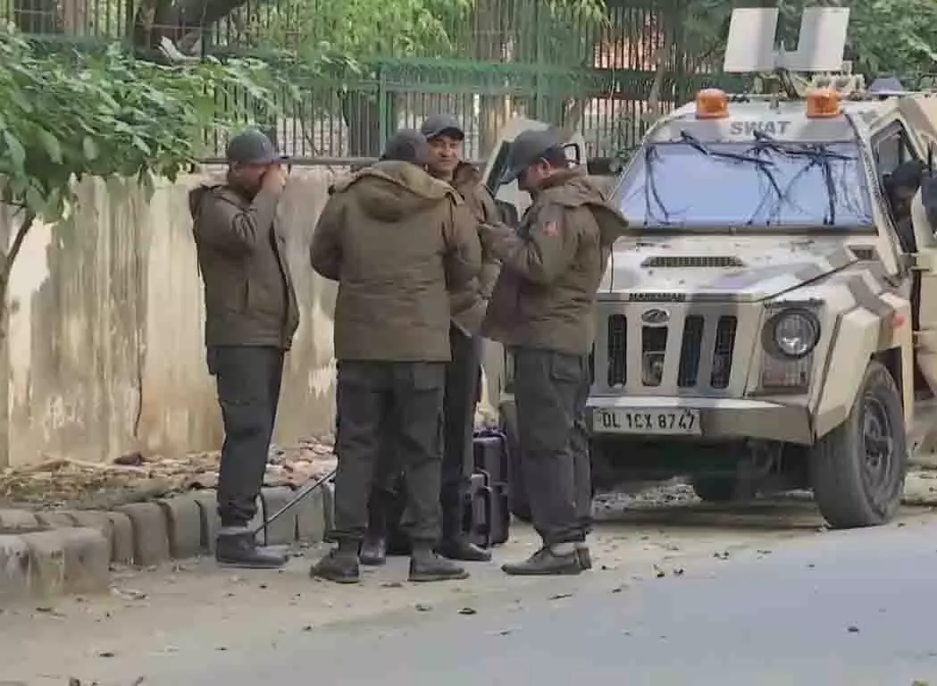गणतंत्र दिवस से पहले IIT कैंपस, हौज खास में NSG ने एक मॉक ड्रिल की आयोजित गणतंत्र दिवस से पहले IIT कैंपस, हौज खास में NSG ने एक मॉक ड्रिल की आयोजित