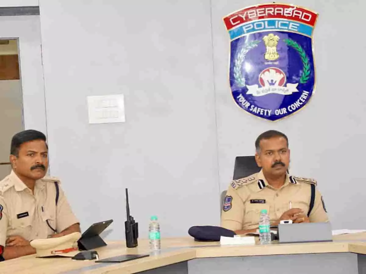 Cyberabad पुलिस ने डिलीवरी एजेंटों द्वारा लगातार यातायात उल्लंघन को चिन्हित किया Cyberabad पुलिस ने डिलीवरी एजेंटों द्वारा लगातार यातायात उल्लंघन को चिन्हित किया