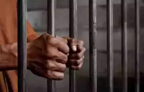 2004 का भ्रष्टाचार मामला : गुजरात के पूर्व आईएएस अधिकारी प्रदीप शर्मा को 5 साल की सजा 2004 का भ्रष्टाचार मामला : गुजरात के पूर्व आईएएस अधिकारी प्रदीप शर्मा को 5 साल की सजा