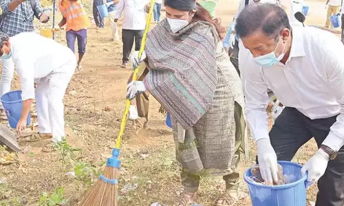 कलेक्टर ने सभी से स्वच्छता बनाए रखने का किया आह्वान कलेक्टर ने सभी से स्वच्छता बनाए रखने का किया आह्वान