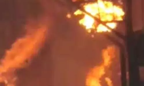 Jammu-Kashmir:सुनार की दुकान में लगी आग, लाखों का सामान जलकर राख Jammu-Kashmir:सुनार की दुकान में लगी आग, लाखों का सामान जलकर राख