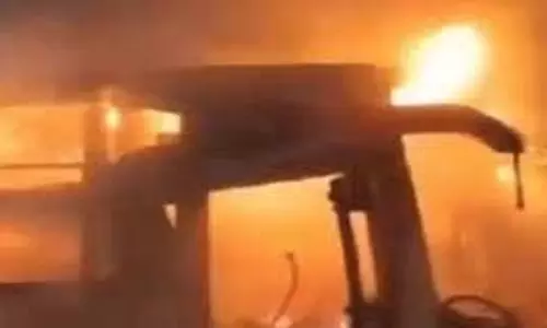 Unnao: 40 यात्रियों से भरी स्लीपर बस आग का गोला बनी