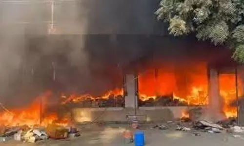 Kanpur:  केमिकल गोदाम में लगी भीषड़ आग