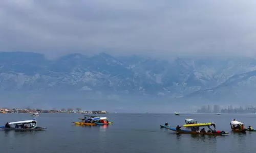 J&K: न्यूनतम तापमान बढ़ा, मौसम विभाग ने बारिश का अनुमान जताया J&K: न्यूनतम तापमान बढ़ा, मौसम विभाग ने बारिश का अनुमान जताया