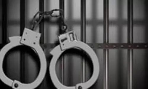 Karnataka: मां-बेटे ने नाबालिग को जबरन शादी के लिए मजबूर किया, गिरफ्तार Karnataka: मां-बेटे ने नाबालिग को जबरन शादी के लिए मजबूर किया, गिरफ्तार