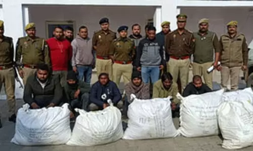अलीगढ़ में पुलिस ने 100 किलो गांजे के साथ छह तस्करों को किया गिरफ्तार अलीगढ़ में पुलिस ने 100 किलो गांजे के साथ छह तस्करों को किया गिरफ्तार