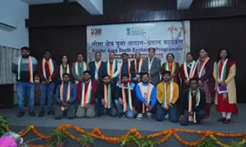 सीमावर्ती गांवों के युवाओं संग राष्ट्रीय सुरक्षा और क्षेत्र के विकास पर चर्चा
