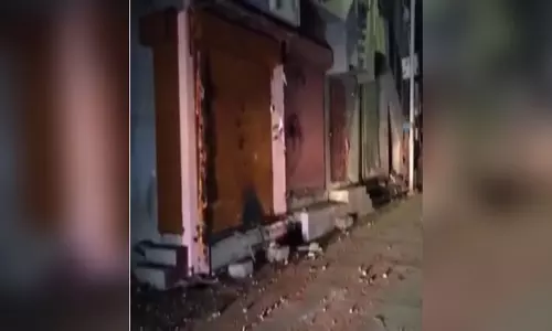 दो समूहों के बीच झड़प के बाद तनाव, भारी पुलिस बल तैनात
