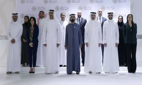 Mohammed bin Rashid ने युवा अरब नेताओं के बोर्ड के सदस्यों से मुलाकात की Mohammed bin Rashid ने युवा अरब नेताओं के बोर्ड के सदस्यों से मुलाकात की