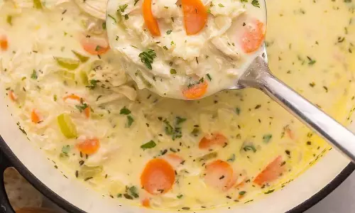 Chicken Soup: चिकन सूप बनाने का सबसे आसान तरीका, सर्दियों में शरीर को देगा राहत