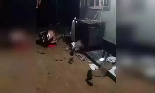 परवूर नरसंहार मामले के आरोपी के घर पर हमला: खिड़कियाँ टूट गईं परवूर नरसंहार मामले के आरोपी के घर पर हमला: खिड़कियाँ टूट गईं