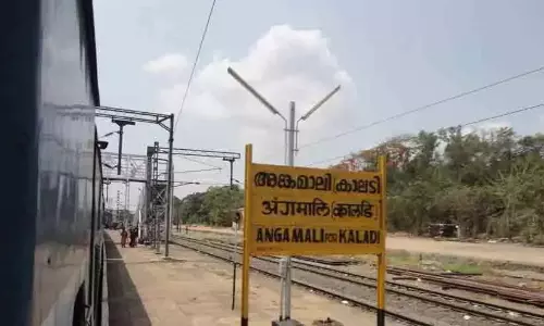 Kerala: रेल यात्रा के दौरान बीमारी, रक्षक के रूप में साथी Kerala: रेल यात्रा के दौरान बीमारी, रक्षक के रूप में साथी